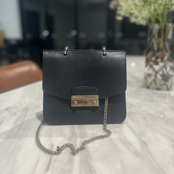 Furla Julia Mini Crossbody in black with chain and handle - Picture 4 of 5